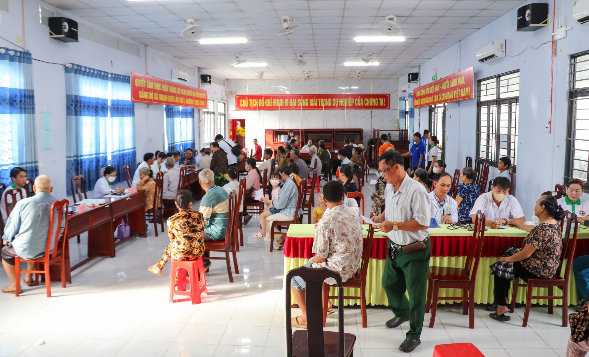Hội Đông y TP.HCM khám chữa bệnh, cấp phát thuốc miễn phí và tặng quà tại xã Thạnh Quới Hội Đông y TP.HCM khám chữa bệnh, cấp phát thuốc miễn phí và tặng quà tại xã Thạnh Quới