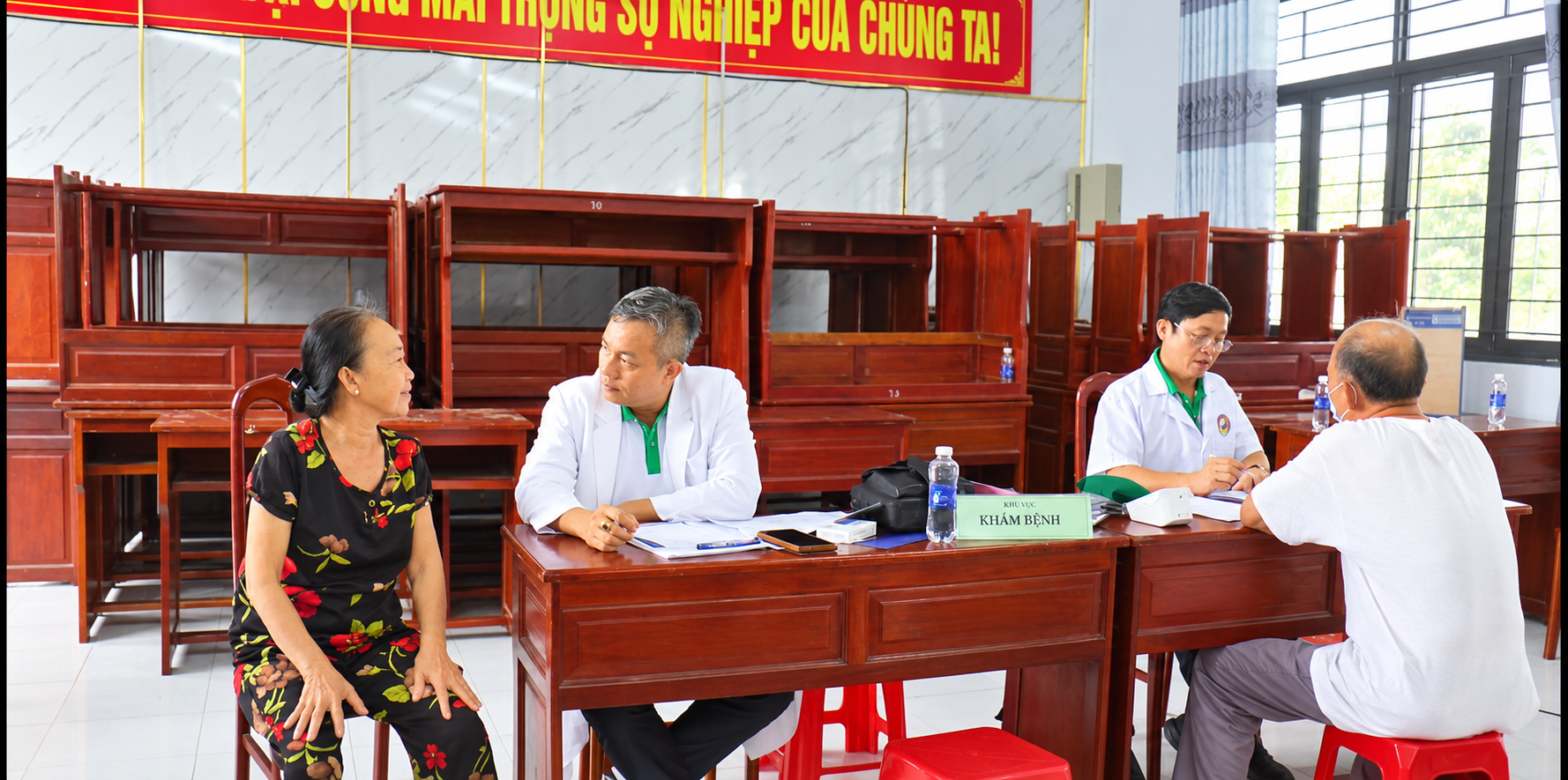 Hội Đông y TP.HCM khám chữa bệnh, cấp phát thuốc miễn phí và tặng quà tại xã Thạnh Quới Hội Đông y TP.HCM khám chữa bệnh, cấp phát thuốc miễn phí và tặng quà tại xã Thạnh Quới