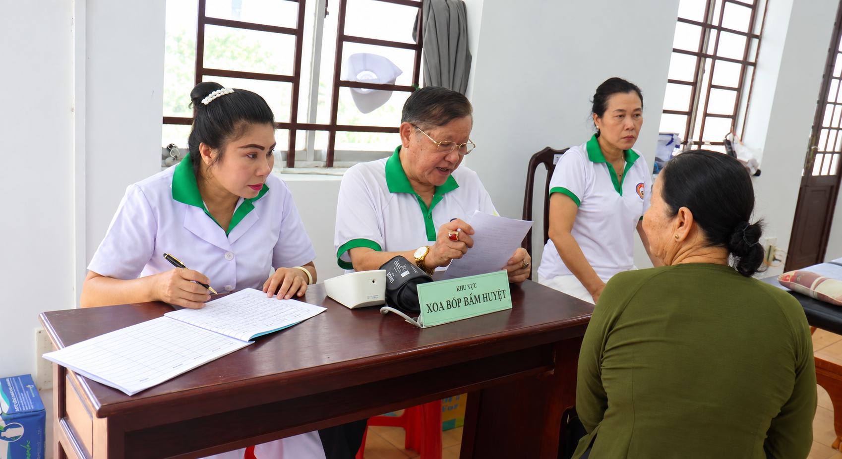 Hội Đông y TP.HCM khám chữa bệnh, cấp phát thuốc miễn phí và tặng quà tại xã Thạnh Quới Hội Đông y TP.HCM khám chữa bệnh, cấp phát thuốc miễn phí và tặng quà tại xã Thạnh Quới