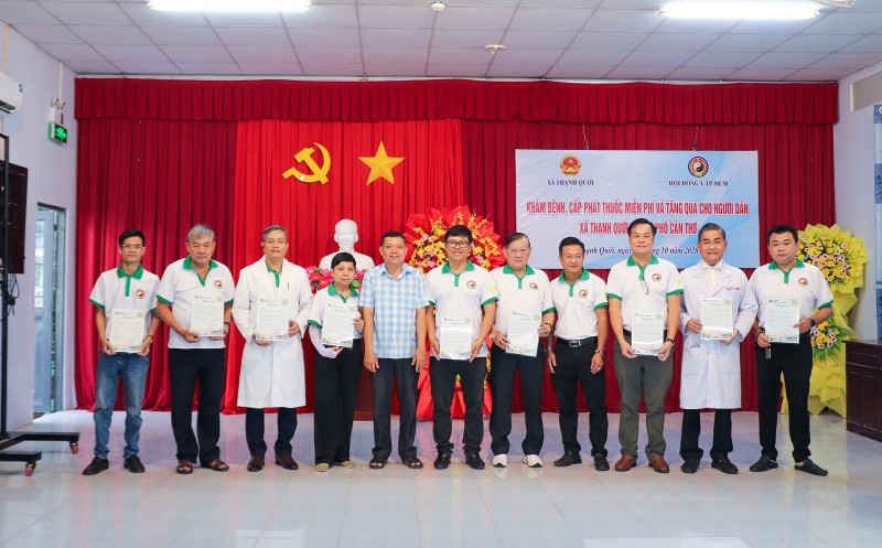 Hội Đông y TP.HCM khám chữa bệnh, cấp phát thuốc miễn phí và tặng quà tại xã Thạnh Quới Hội Đông y TP.HCM khám chữa bệnh, cấp phát thuốc miễn phí và tặng quà tại xã Thạnh Quới