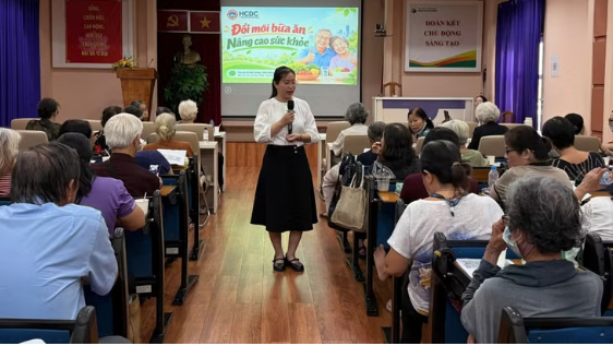 Thực hiện chế độ ăn lành mạnh và lối sống năng động vì sức khỏe của mỗi người