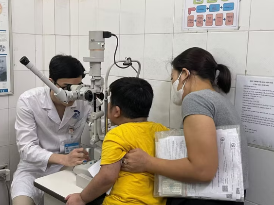 Cận thị học đường gia tăng: Phát hiện sớm để kiểm soát hiệu quả Cận thị học đường gia tăng: Phát hiện sớm để kiểm soát hiệu quả