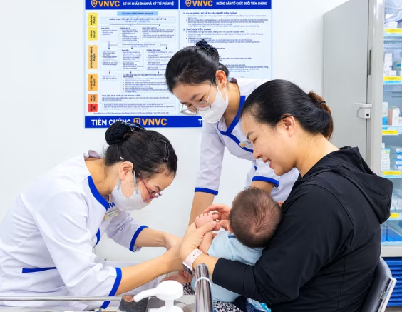 Gần 40.000 mũi vaccine não mô cầu được tiêm khi nhu cầu phòng bệnh tăng mạnh Gần 40.000 mũi vaccine não mô cầu được tiêm khi nhu cầu phòng bệnh tăng mạnh