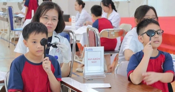 Cận thị học đường gia tăng: Phát hiện sớm để kiểm soát hiệu quả