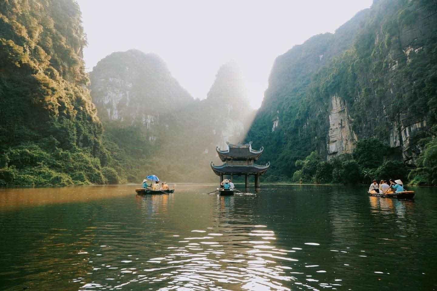 Cẩm nang Du lịch Ninh Bình - Từ miền di sản đến sắc biển và những miền quê bình yên