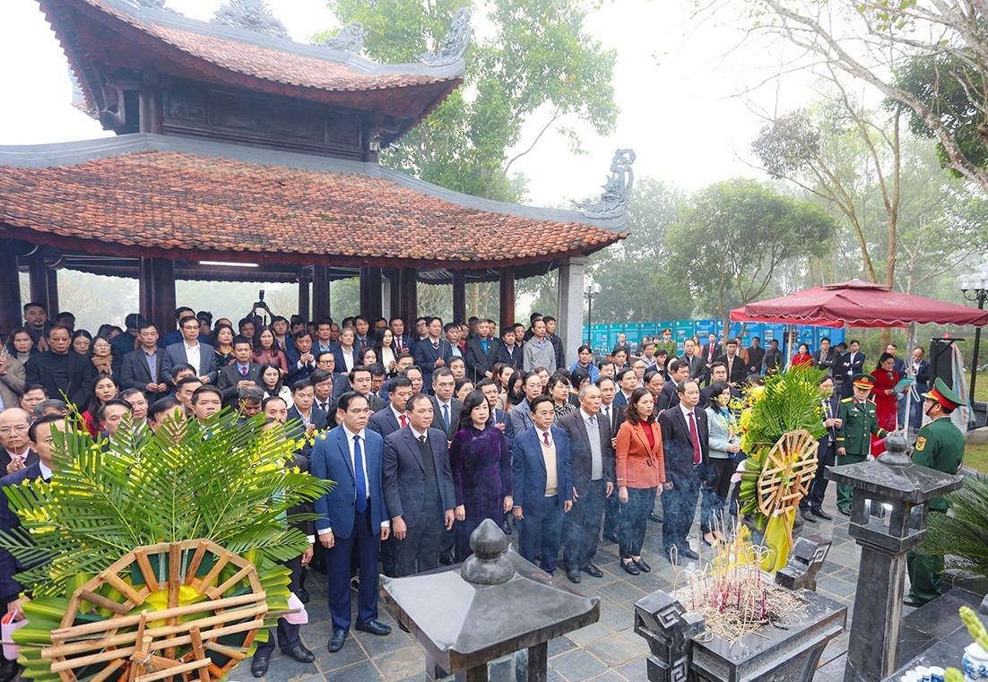 Về Hương Sơn, tìm dấu chân Hải Thượng Lãn Ông Lê Hữu Trác Về Hương Sơn, tìm dấu chân Hải Thượng Lãn Ông Lê Hữu Trác