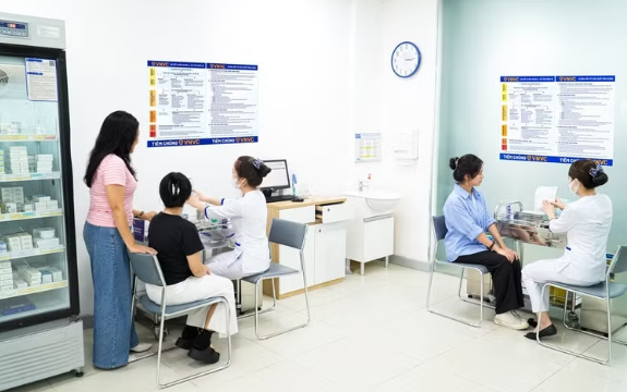 Lần đầu tiên Việt Nam có vaccine cúm dạng xịt mũi dành cho trẻ em