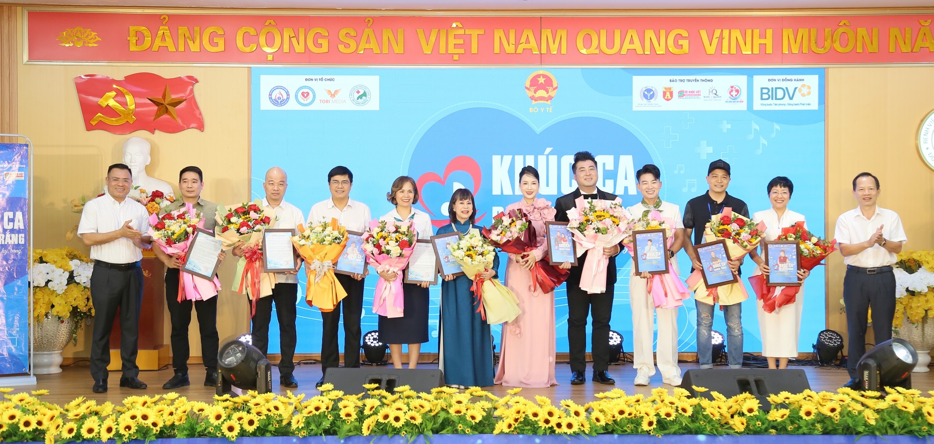 Hà Nội: Ấm áp chương trình nghệ thuật thiện nguyện Hà Nội: Ấm áp chương trình nghệ thuật thiện nguyện