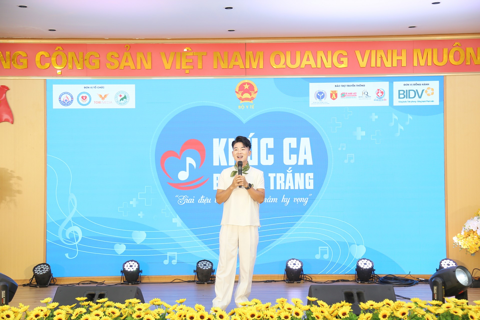 Hà Nội: Ấm áp chương trình nghệ thuật thiện nguyện Hà Nội: Ấm áp chương trình nghệ thuật thiện nguyện