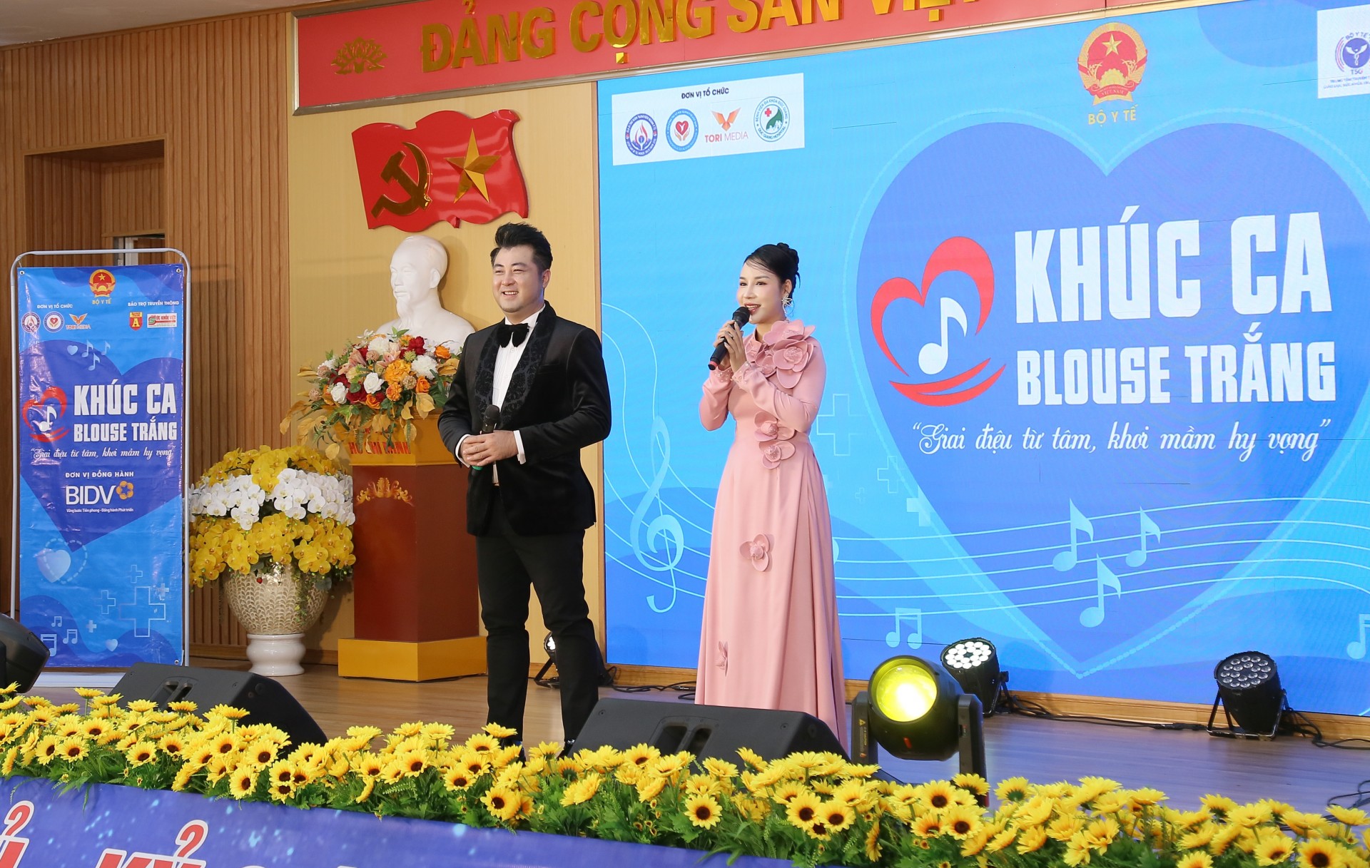 Hà Nội: Ấm áp chương trình nghệ thuật thiện nguyện Hà Nội: Ấm áp chương trình nghệ thuật thiện nguyện