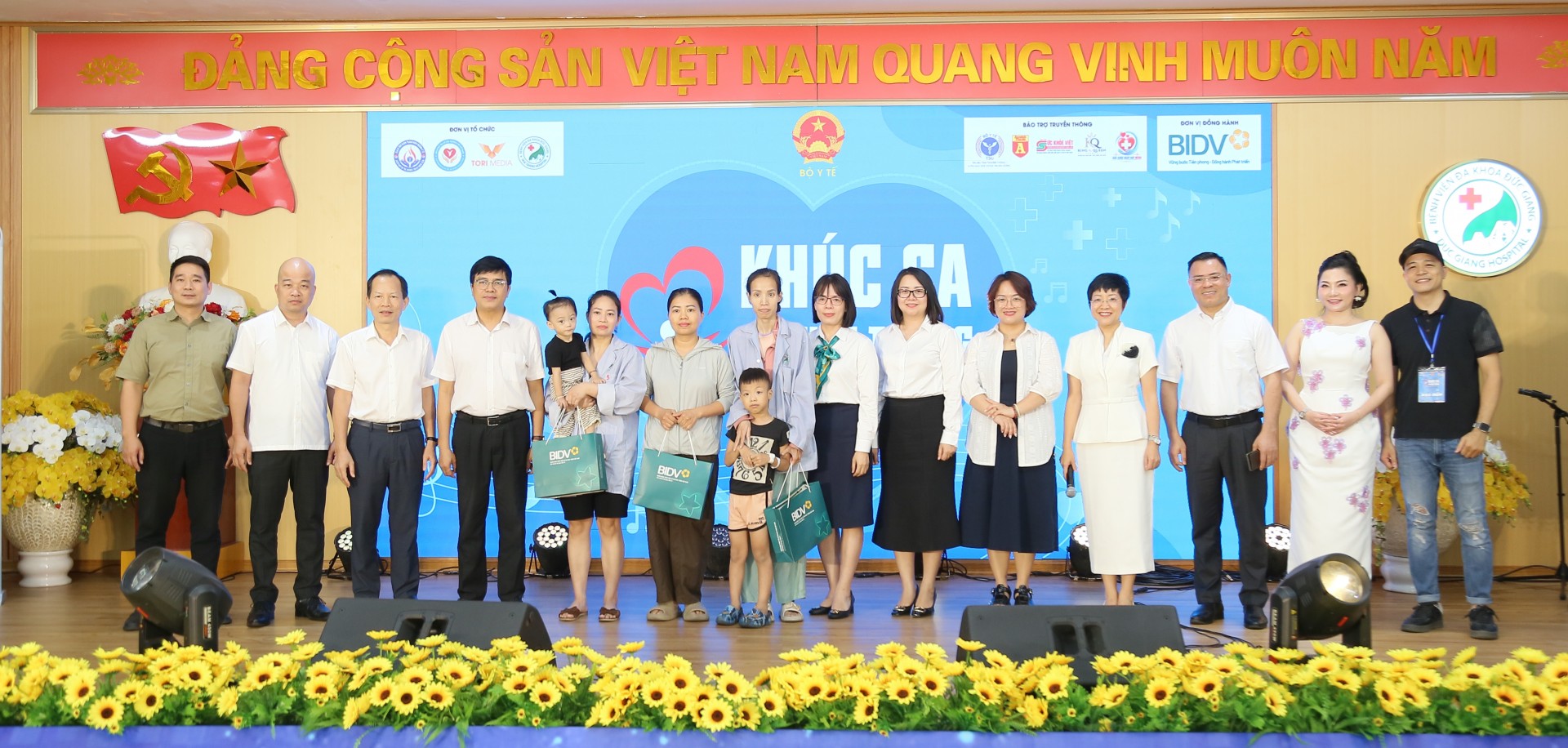 Hà Nội: Ấm áp chương trình nghệ thuật thiện nguyện Hà Nội: Ấm áp chương trình nghệ thuật thiện nguyện