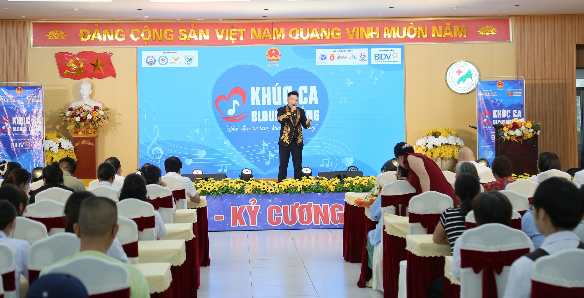 Hà Nội: Ấm áp chương trình nghệ thuật thiện nguyện Hà Nội: Ấm áp chương trình nghệ thuật thiện nguyện