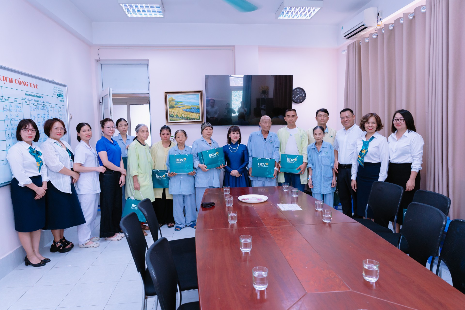 Hà Nội: Ấm áp chương trình nghệ thuật thiện nguyện Hà Nội: Ấm áp chương trình nghệ thuật thiện nguyện