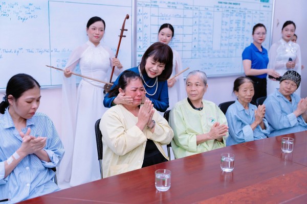 Hà Nội: Ấm áp chương trình nghệ thuật thiện nguyện "Khúc ca Blouse trắng" tại Bệnh viện Đa khoa Đức Giang