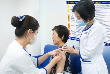Lần đầu tiên Việt Nam triển khai vaccine cúm liều cao chuyên biệt cho người cao tuổi