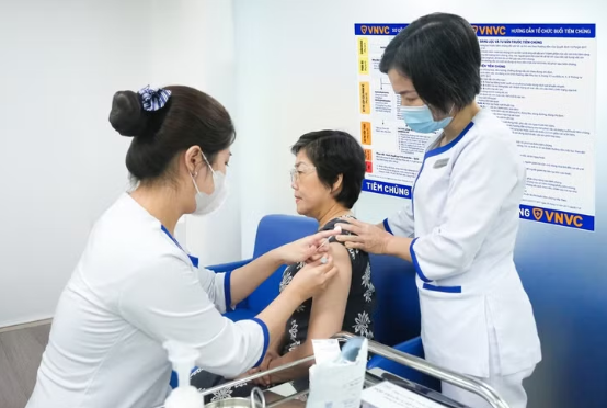 Lần đầu tiên Việt Nam triển khai vaccine cúm liều cao chuyên biệt cho người cao tuổi Lần đầu tiên Việt Nam triển khai vaccine cúm liều cao chuyên biệt cho người cao tuổi