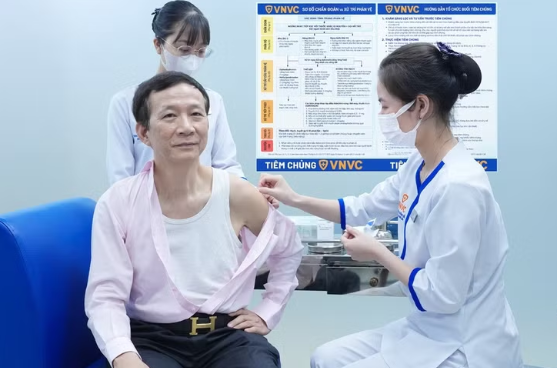 Lần đầu tiên Việt Nam triển khai vaccine cúm liều cao chuyên biệt cho người cao tuổi Lần đầu tiên Việt Nam triển khai vaccine cúm liều cao chuyên biệt cho người cao tuổi
