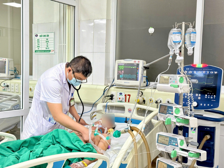 Lo cúm gây viêm phổi, đột quỵ, nhiều người cao tuổi đến VNVC tiêm vắc xin cúm chuyên biệt Lo cúm gây viêm phổi, đột quỵ, nhiều người cao tuổi đến VNVC tiêm vắc xin cúm chuyên biệt