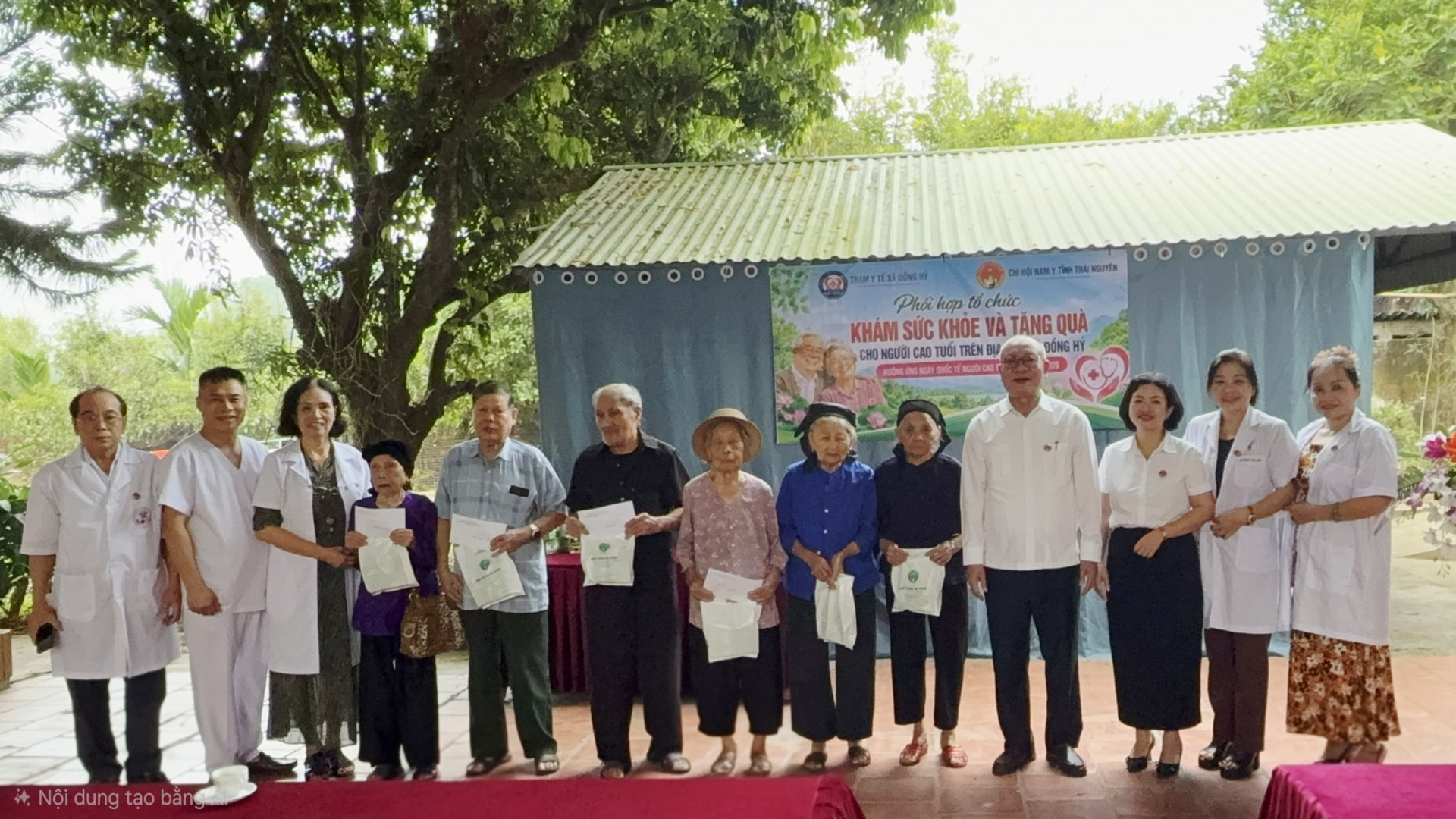 Lan tỏa yêu thương: Hơn 220 triệu đồng chăm sóc sức khỏe và tặng quà người cao tuổi tại xã Đồng Hỷ
