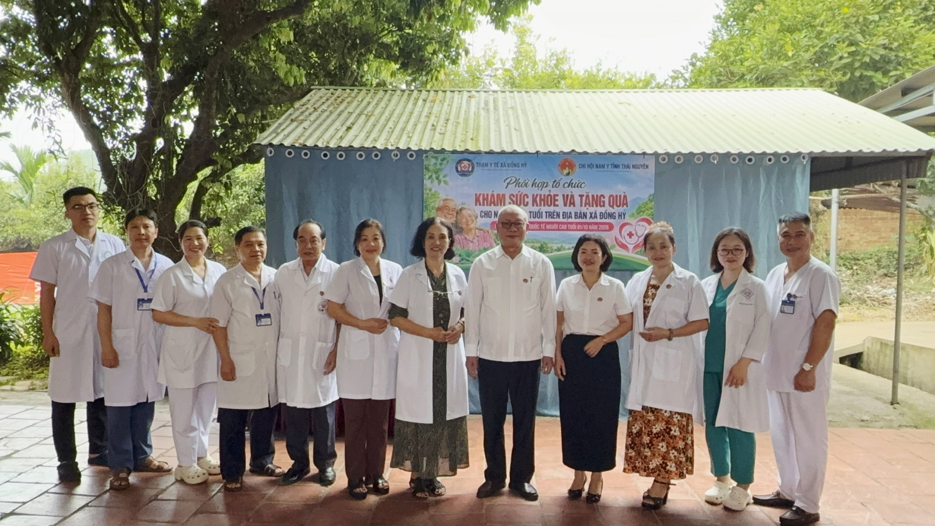 Lan tỏa yêu thương: Hơn 220 triệu đồng chăm sóc sức khỏe và tặng quà người cao tuổi tại xã Đồng Hỷ