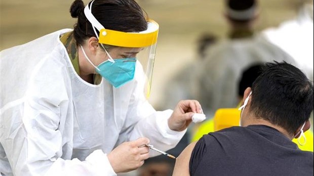 Australia triển khai tiêm mũi vaccine ngừa COVID-19 thứ 5