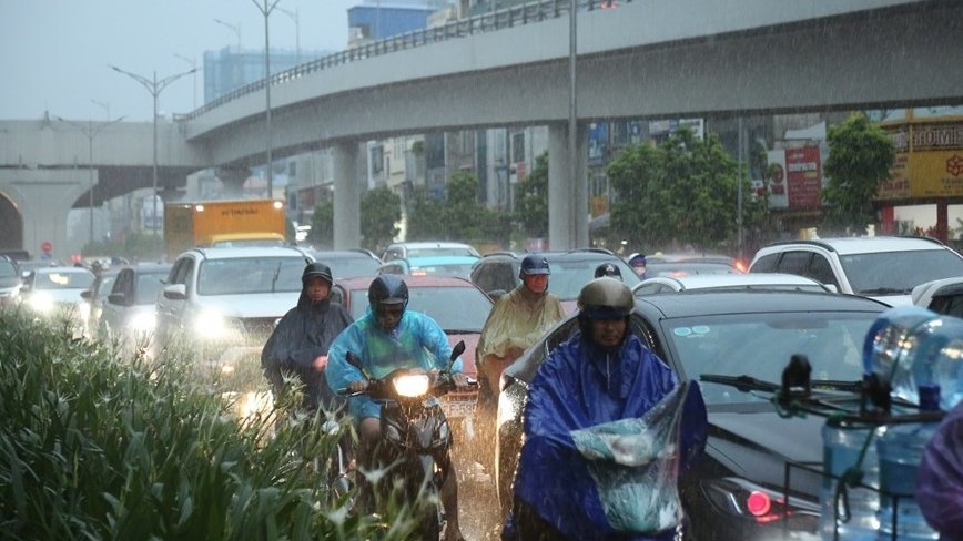Dự báo thời tiết ngày 2/5/2024: Hà Nội mưa rào, gió đông bắc cấp 3