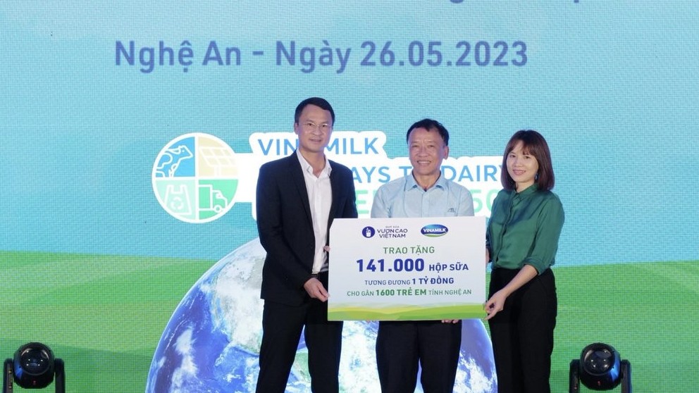 Vinamilk có các trang trại và nhà máy sữa đầu tiên tại Việt Nam đạt trung hòa carbon