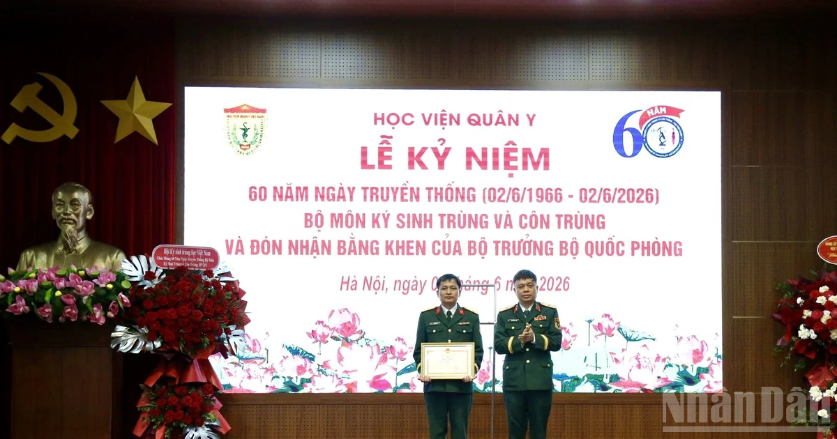 Xây dựng đội ngũ cán bộ, nhân viên giỏi chuyên môn, sáng y đức