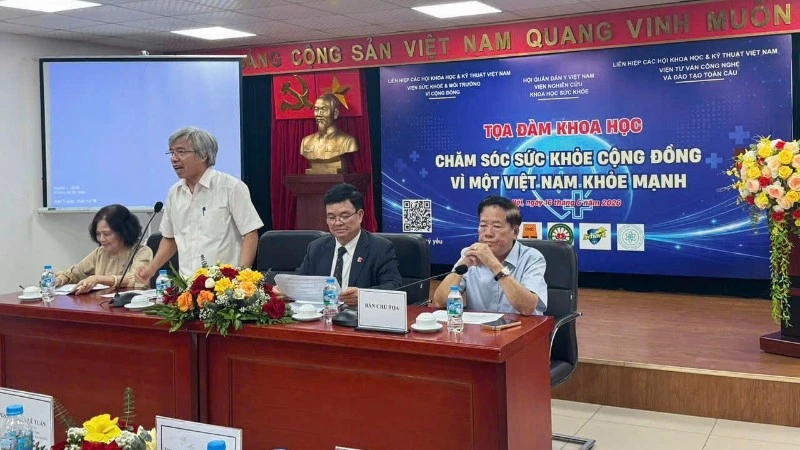 Chăm sóc sức khỏe cộng đồng vì một Việt Nam khỏe mạnh Chăm sóc sức khỏe cộng đồng vì một Việt Nam khỏe mạnh