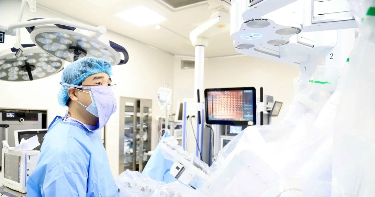 Lần đầu tiên nội soi bằng robot cắt thực quản cho bệnh nhân ung thư Lần đầu tiên nội soi bằng robot cắt thực quản cho bệnh nhân ung thư