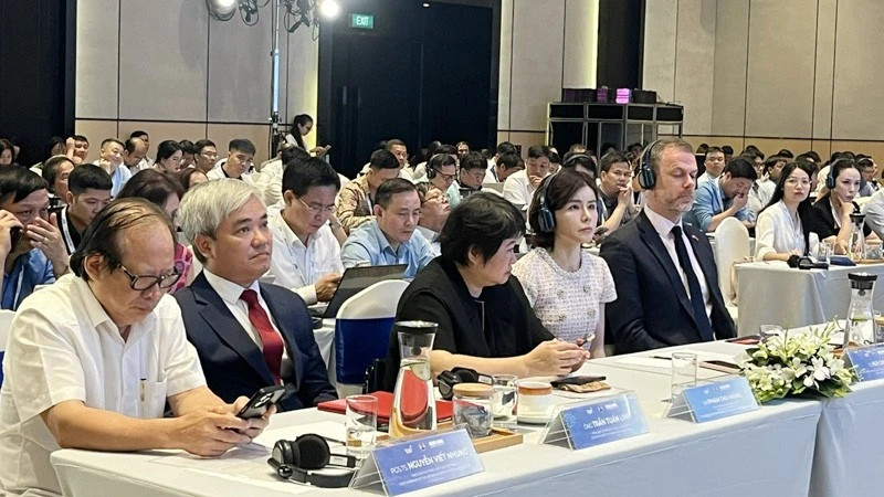Đẩy nhanh lộ trình thay thế bệnh án giấy bằng bệnh án điện tử tại các cơ sở khám, chữa bệnh Đẩy nhanh lộ trình thay thế bệnh án giấy bằng bệnh án điện tử tại các cơ sở khám, chữa bệnh