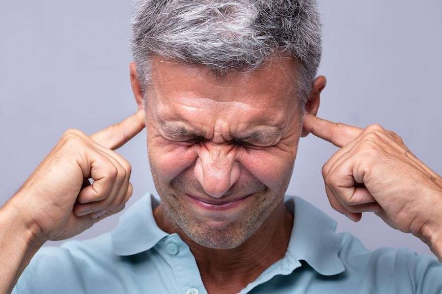 Tiếng ve kêu trong tai kéo dài: Dấu hiệu cảnh báo thính giác đang kém dần?