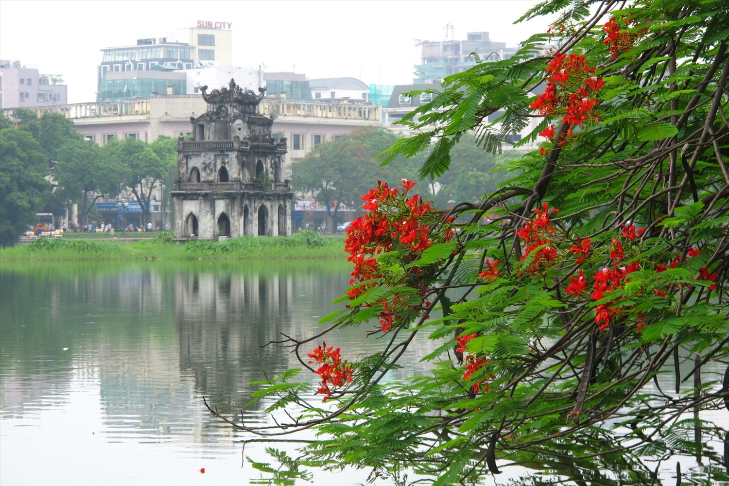 Thời tiết ngày 04-7-2023: Vùng áp thấp nóng phía Tây suy yếu, nắng nóng ở miền Bắc suy giảm.