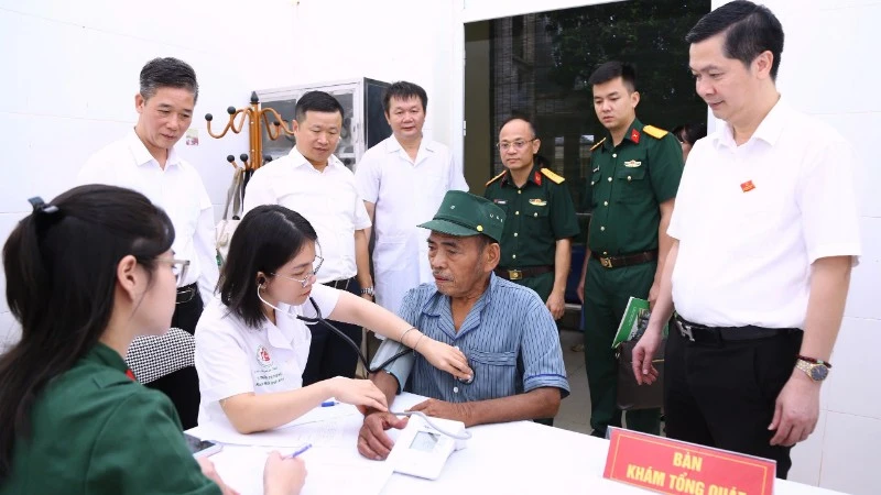 Lan tỏa nghĩa tình quân y: Hơn 1.000 người có công được khám bệnh, cấp thuốc miễn phí Lan tỏa nghĩa tình quân y: Hơn 1.000 người có công được khám bệnh, cấp thuốc miễn phí