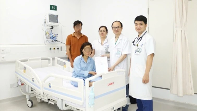 Liên tiếp cấp cứu bệnh nhân rắn độc cắn, bác sĩ cảnh báo mất "thời gian vàng" vì tin mẹo dân gian Liên tiếp cấp cứu bệnh nhân rắn độc cắn, bác sĩ cảnh báo mất "thời gian vàng" vì tin mẹo dân gian