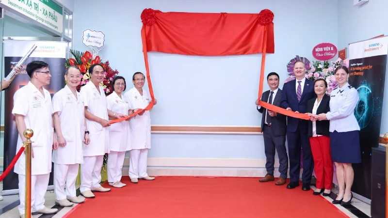 Nâng cao chất lượng điều trị ung thư nhờ đào tạo chuyên sâu về xạ trị, xạ phẫu Nâng cao chất lượng điều trị ung thư nhờ đào tạo chuyên sâu về xạ trị, xạ phẫu