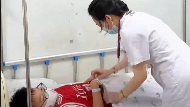 Ca mắc Adenovirus tăng gấp 3, Bệnh viện Nhi Trung ương cảnh báo nguy cơ lây nhiễm mùa hè Ca mắc Adenovirus tăng gấp 3, Bệnh viện Nhi Trung ương cảnh báo nguy cơ lây nhiễm mùa hè