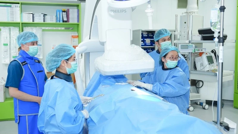 Cứu người bệnh mắc hội chứng Brugada bằng máy khử rung tim cấy trong cơ thể Cứu người bệnh mắc hội chứng Brugada bằng máy khử rung tim cấy trong cơ thể