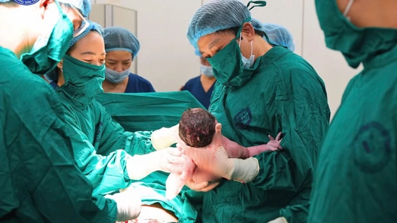 Ngày hoạt động đầu tiên, Bệnh viện Phụ sản Trung ương cơ sở 2 đón hơn 500 lượt khám Ngày hoạt động đầu tiên, Bệnh viện Phụ sản Trung ương cơ sở 2 đón hơn 500 lượt khám