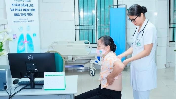 Tạo thuận lợi cho người dân trong tiếp cận dịch vụ y tế Tạo thuận lợi cho người dân trong tiếp cận dịch vụ y tế