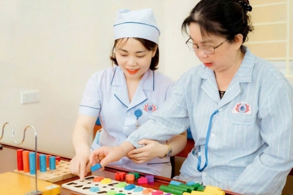 Giữ trí nhớ, tăng vận động cho người cao tuổi bằng phục hồi chức năng