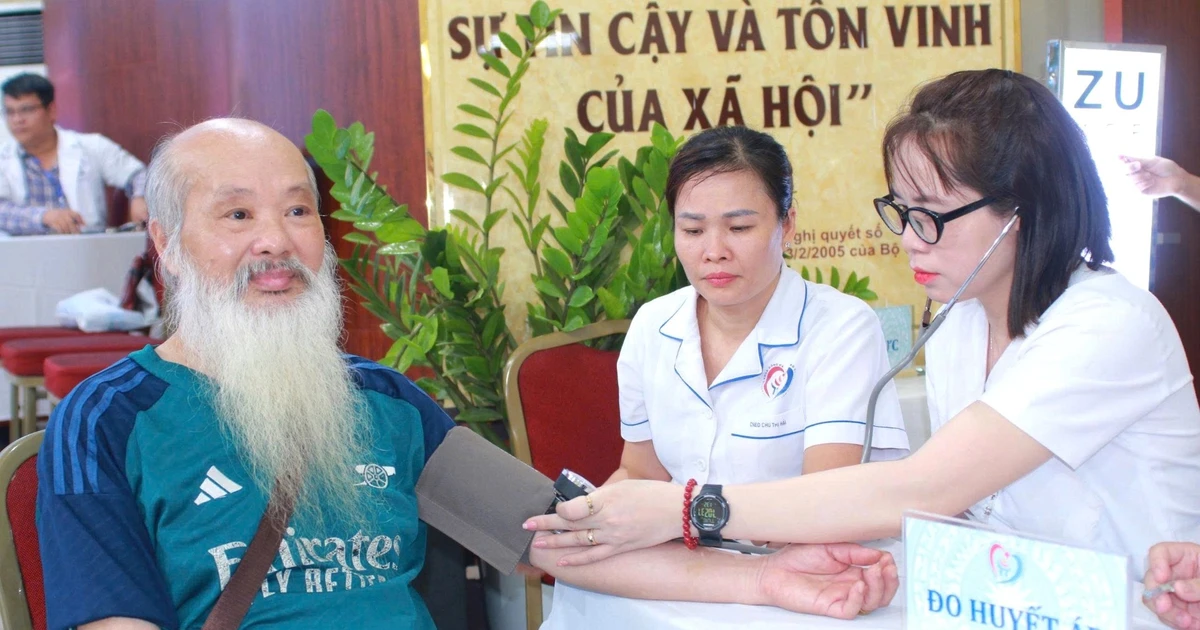 Khơi thông các nguồn lực tài chính hướng tới bảo hiểm y tế toàn dân Khơi thông các nguồn lực tài chính hướng tới bảo hiểm y tế toàn dân