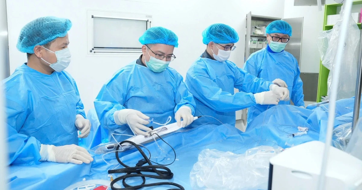 Sốc tim, tổn thương mạch vành vôi hóa nặng được xử trí bằng 2 kỹ thuật chuyên sâu Sốc tim, tổn thương mạch vành vôi hóa nặng được xử trí bằng 2 kỹ thuật chuyên sâu
