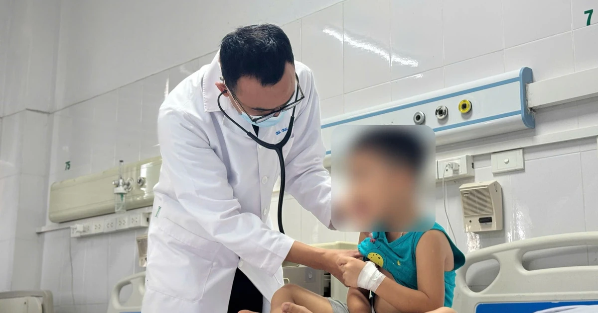 Cảnh giác Adenovirus gây sốt cao 40 độ C ở trẻ nhỏ Cảnh giác Adenovirus gây sốt cao 40 độ C ở trẻ nhỏ