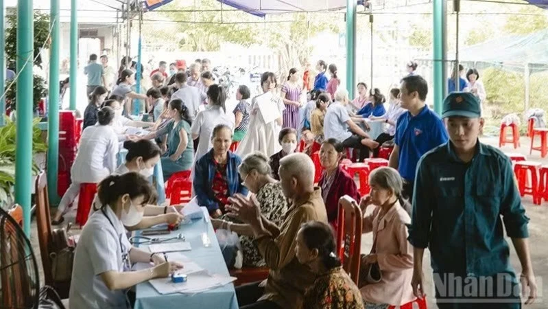 Tăng tốc hoàn thành khám sức khỏe toàn dân Tăng tốc hoàn thành khám sức khỏe toàn dân