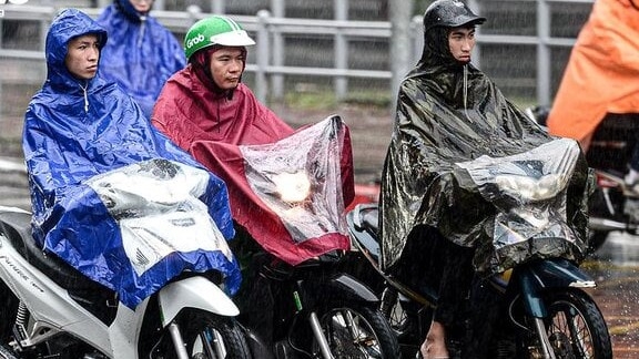 Dự báo thời tiết ngày 28/10: Nhiều nơi trên cả nước mưa dông lúc chiều tối