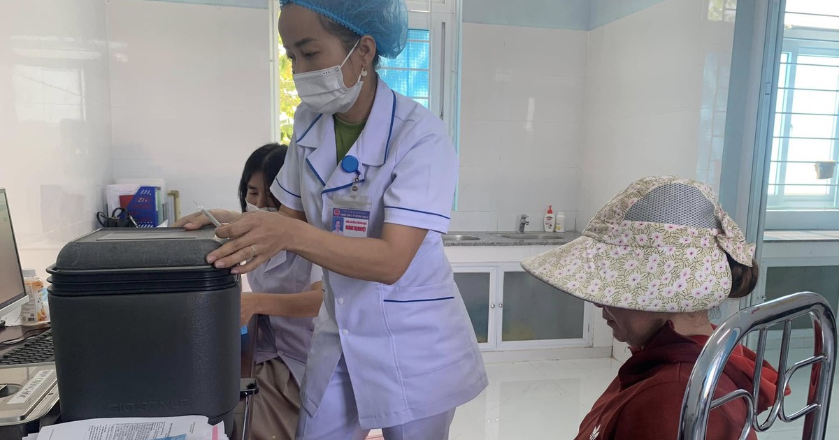 Nâng chính sách đãi ngộ, củng cố nguồn nhân lực y tế Nâng chính sách đãi ngộ, củng cố nguồn nhân lực y tế