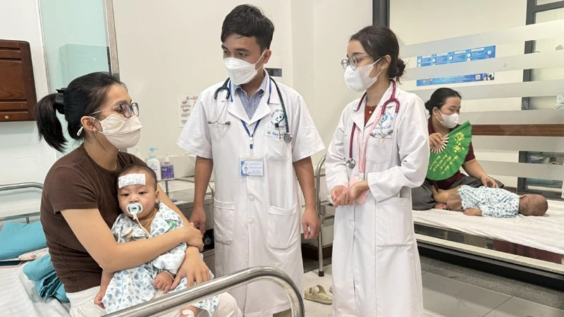 Cách nhận biết và các biện pháp phòng bệnh tay chân miệng ở trẻ Cách nhận biết và các biện pháp phòng bệnh tay chân miệng ở trẻ