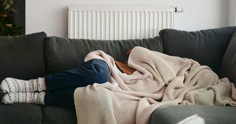 Thói quen ngủ trên sofa có thể khiến bạn chịu nhiều hệ luỵ xấu