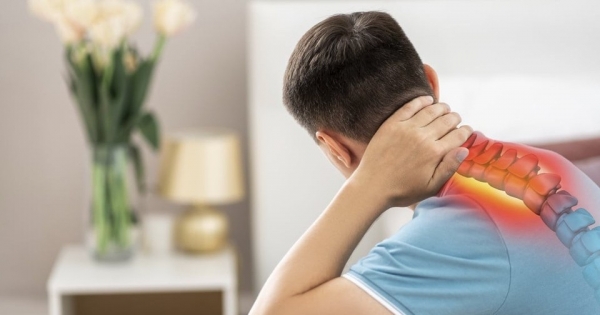 5 bài tập đơn giản giúp giảm đau cổ, cải thiện tư thế cho người thường xuyên dùng thiết bị điện tử